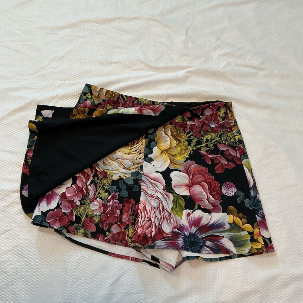Express Black Floral Skorts with Multicolor Bloom Print - Picture 3 of 5